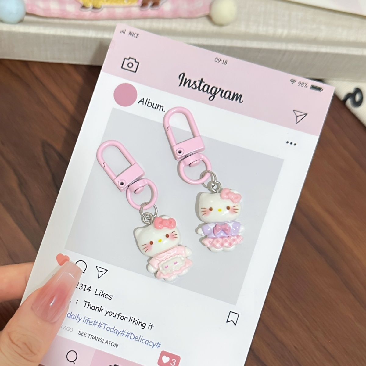 Cute Plaid Skirt Hello Kitty P - Power Bank Wireless 评论和价格