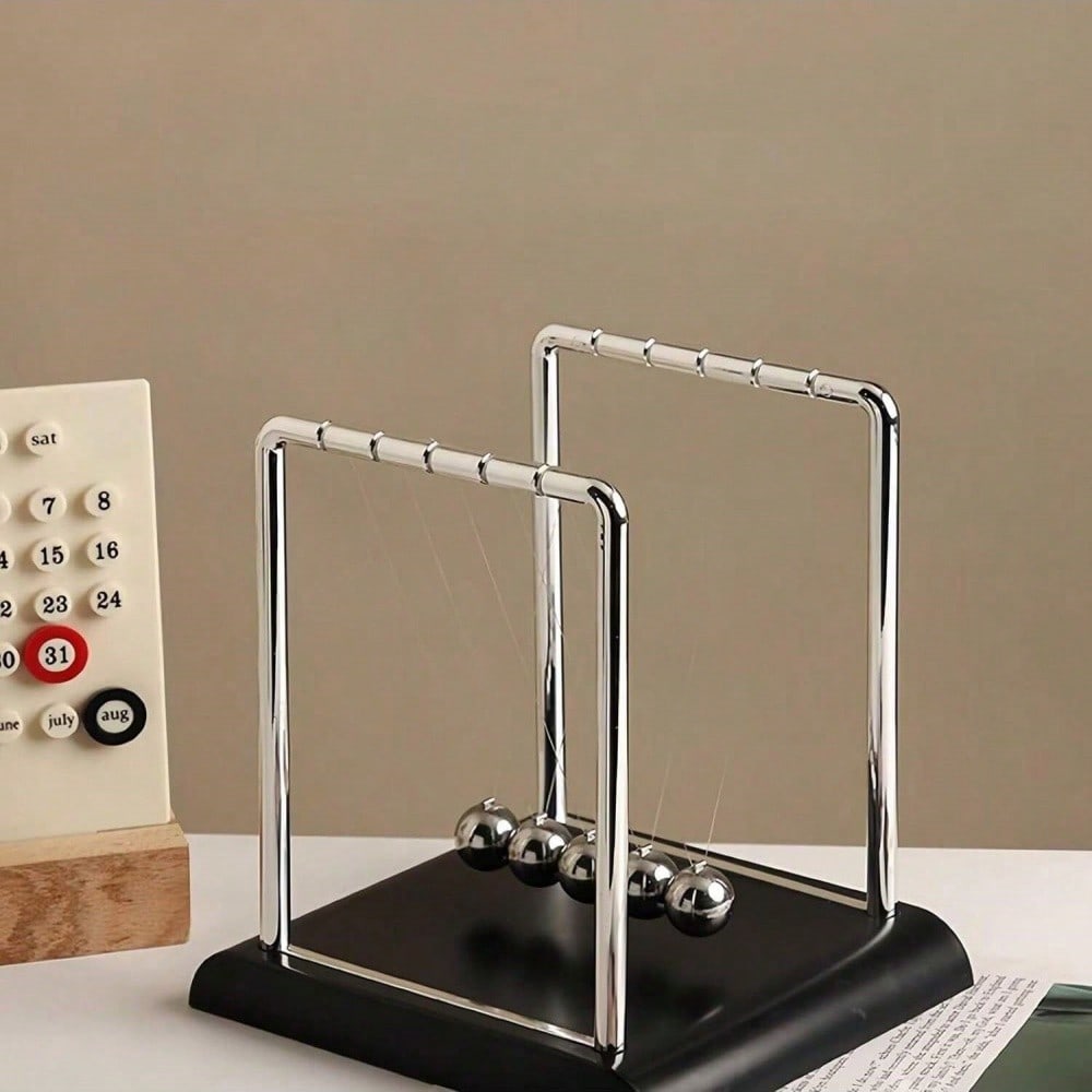 Black Metal Newton's Cradle Ba - Tech Desktop Accessories 评论和价格