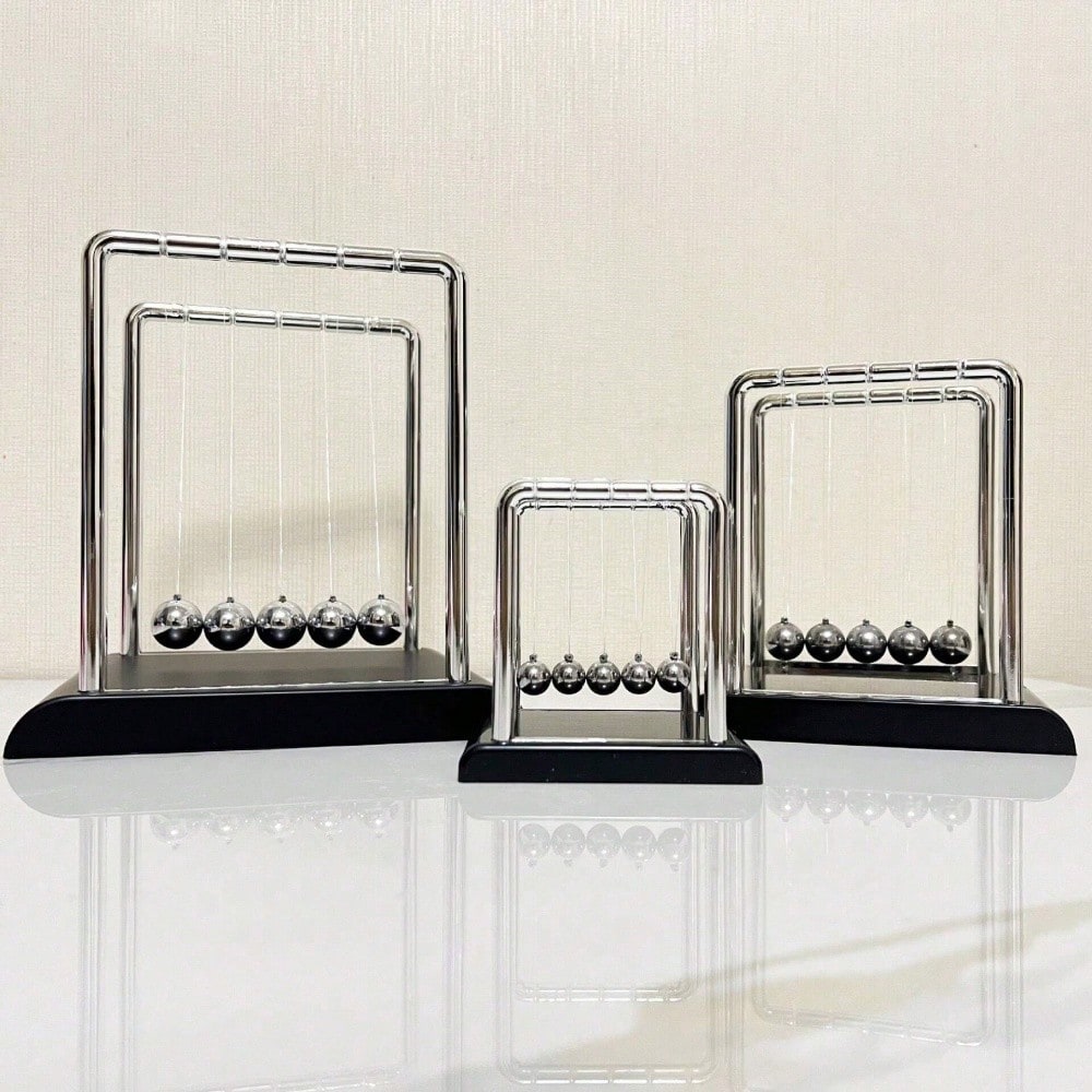 Black Metal Newton's Cradle Ba - Tech Desktop Accessories 评论和价格
