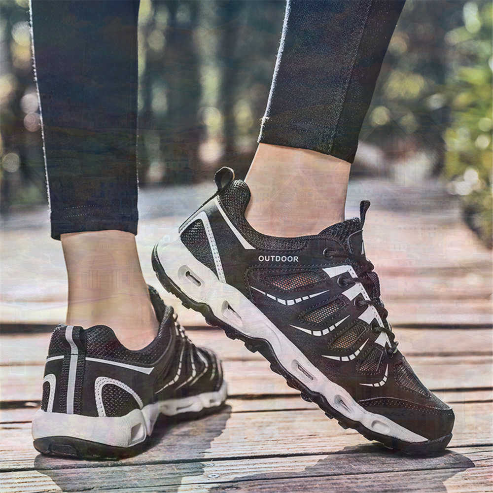 Sumer Round Tip Silver Sneaker - Tech Accessories Business 评论和价格